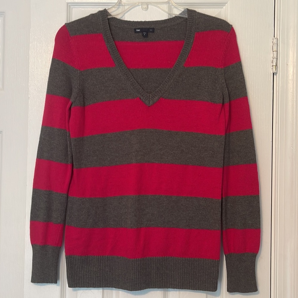 💜 Gap V-Neck Sweater